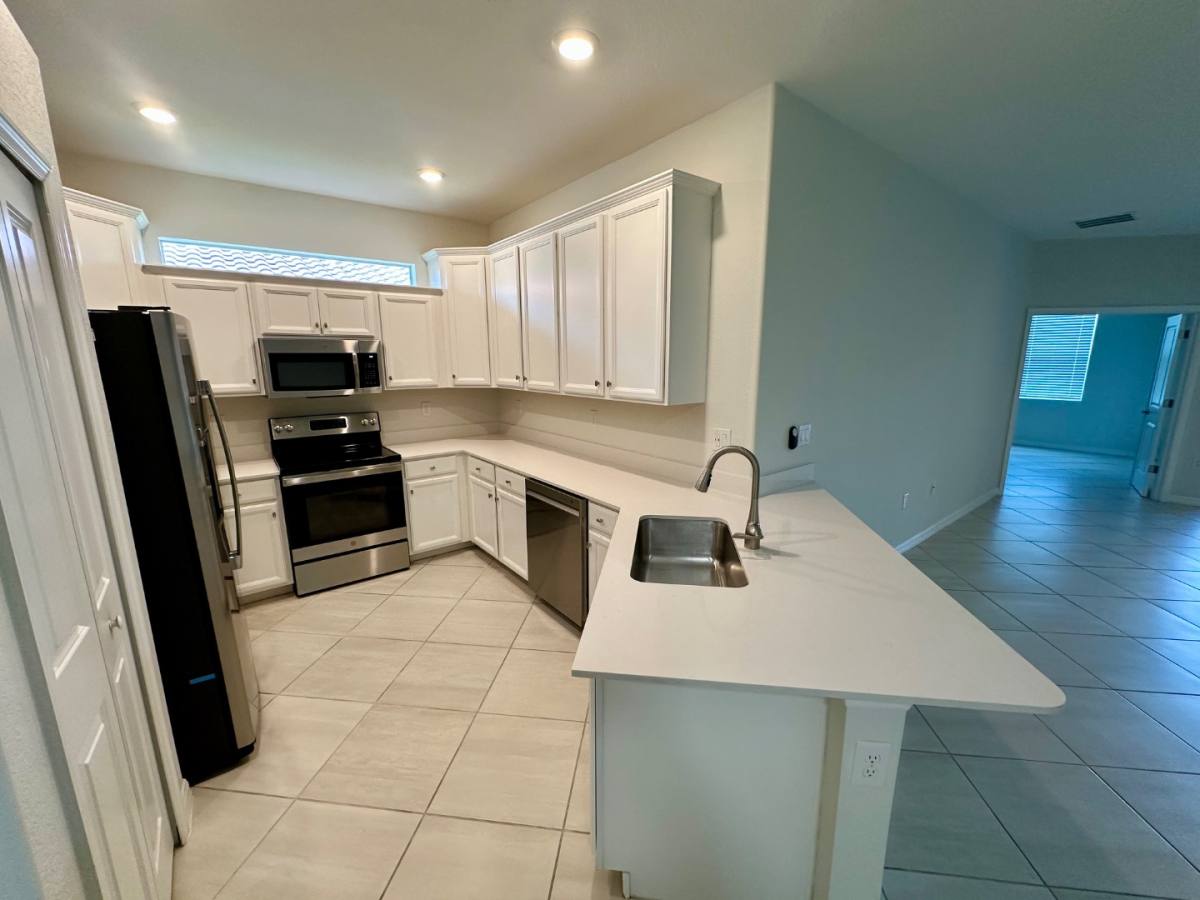 Apartment for rent at 2563 Vine Ave, Naples, FL 34120