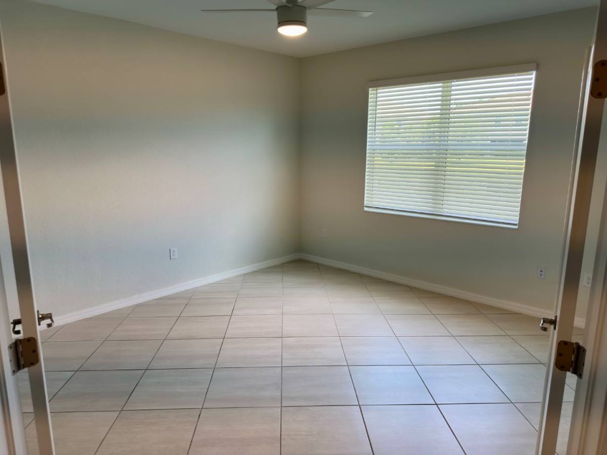 Apartment for rent at 2563 Vine Ave, Naples, FL 34120