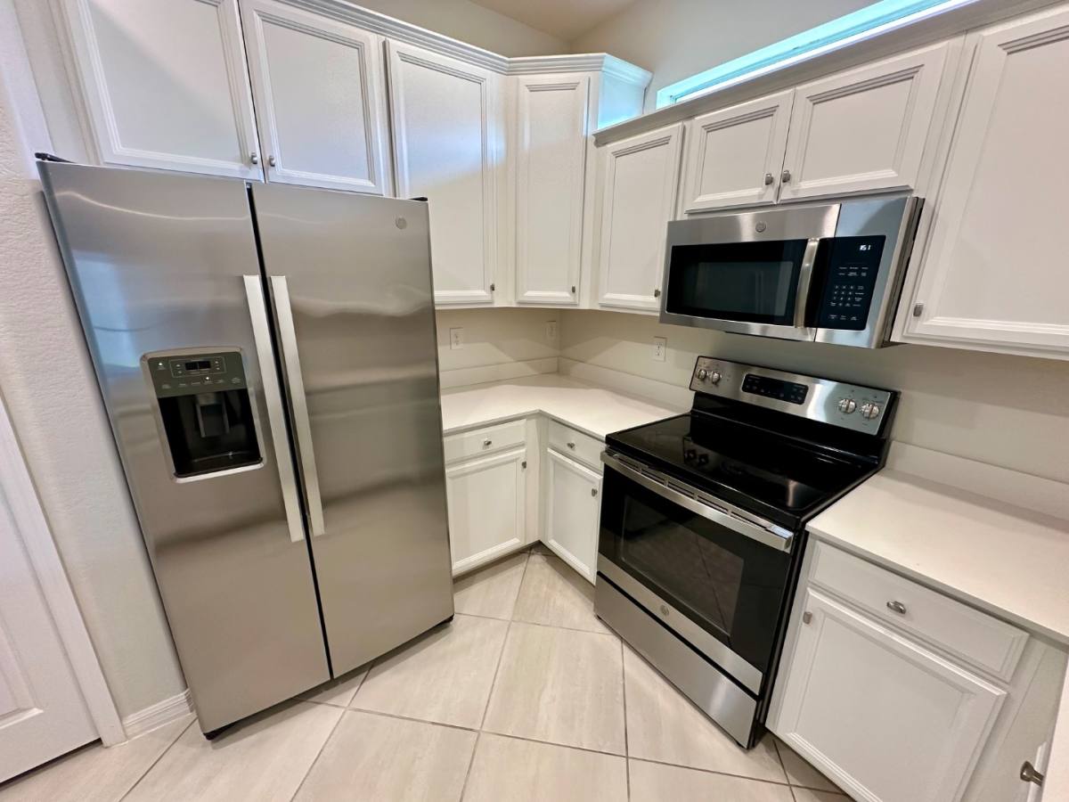 Apartment for rent at 2563 Vine Ave, Naples, FL 34120