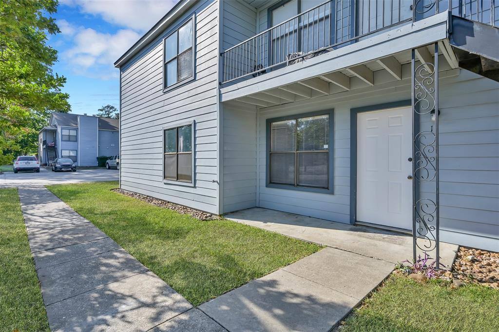 Townhouse for rent at 900 Holly Dr, Conroe, TX 77301