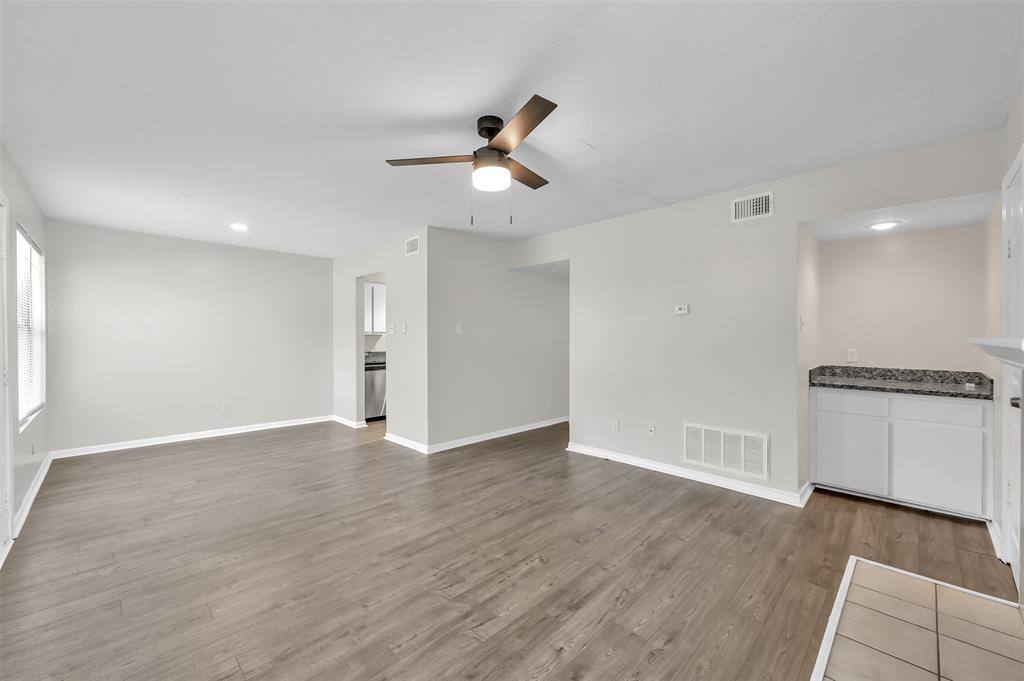 Townhouse for rent at 900 Holly Dr, Conroe, TX 77301