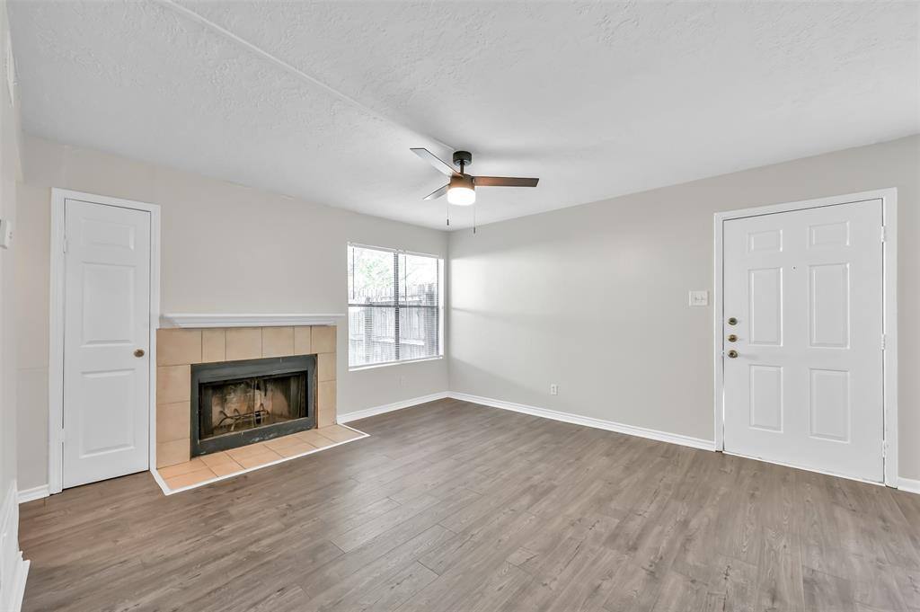 Townhouse for rent at 900 Holly Dr, Conroe, TX 77301