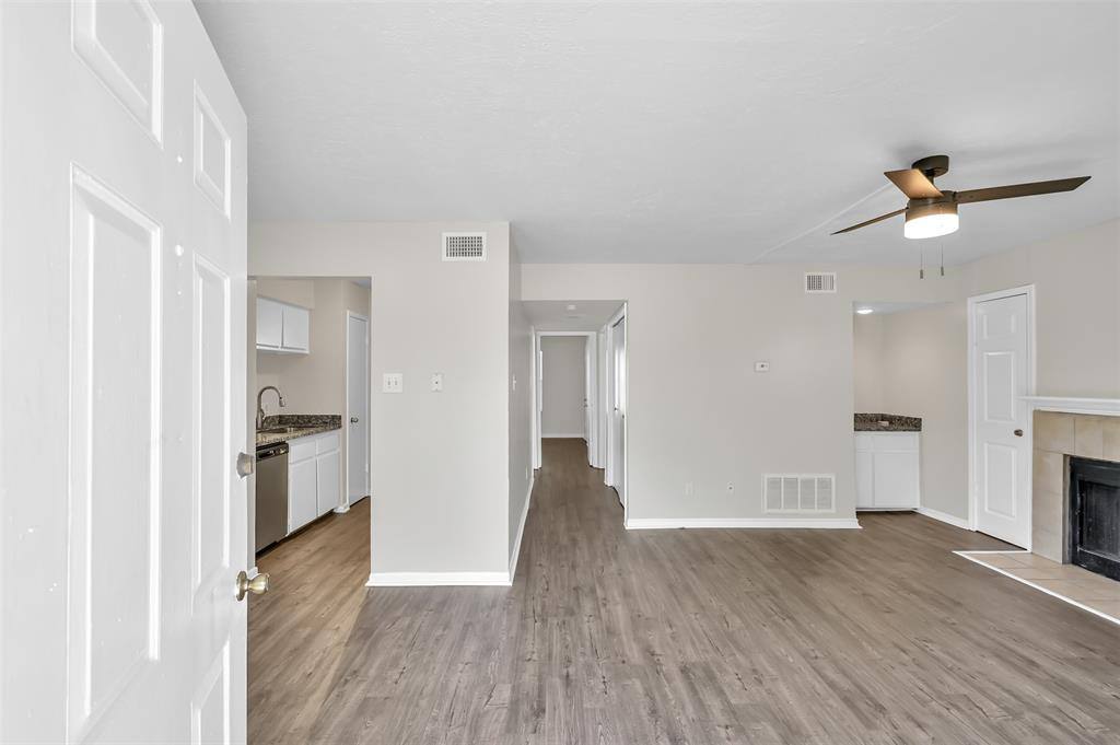 Townhouse for rent at 900 Holly Dr, Conroe, TX 77301