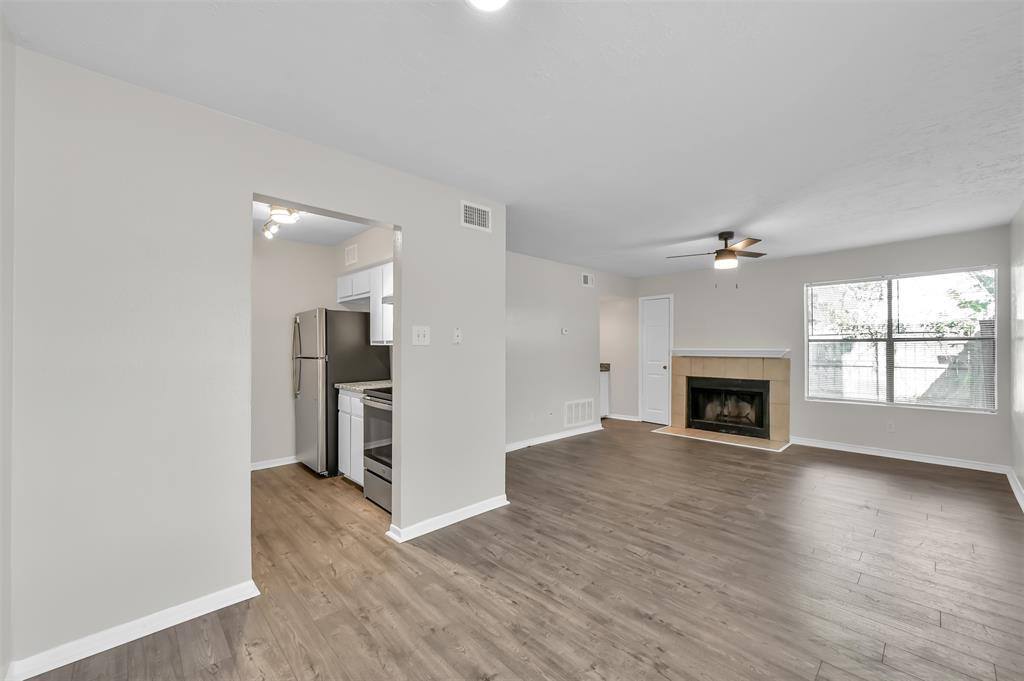 Townhouse for rent at 900 Holly Dr, Conroe, TX 77301