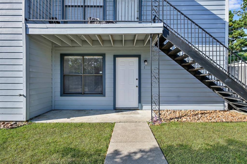 Townhouse for rent at 900 Holly Dr, Conroe, TX 77301