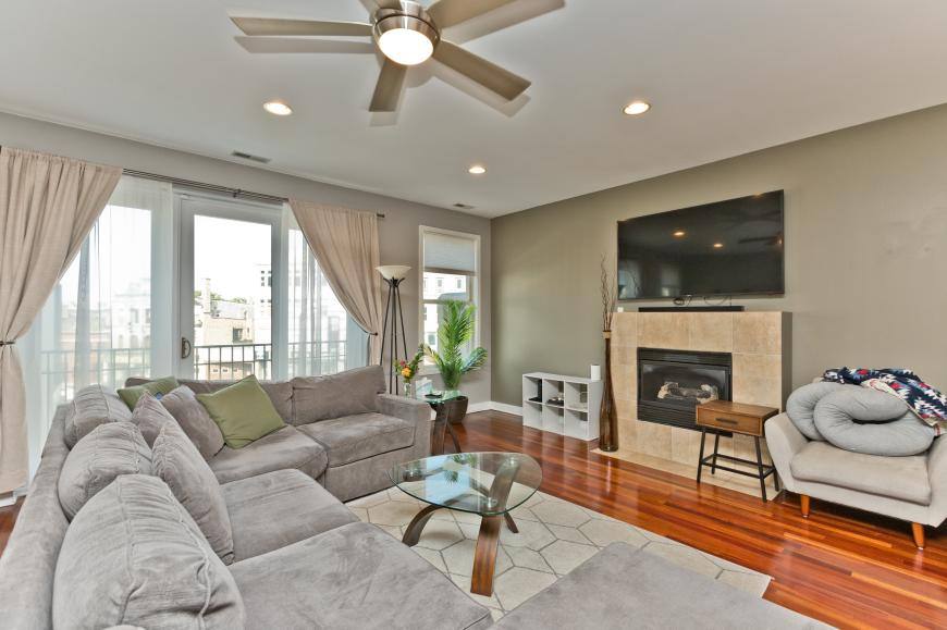 Apartment for rent at 1232 N Milwaukee Ave #3, Chicago, IL 60622