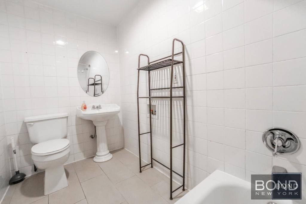 Apartment for rent at 810 Broadway #5R, New York, NY 10003