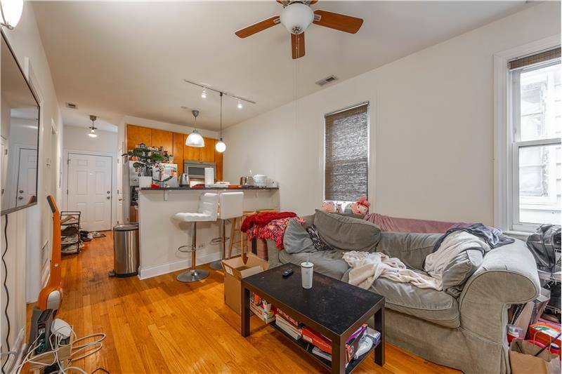 Apartment for rent at 1738 W Altgeld #1R, Chicago, IL 60614
