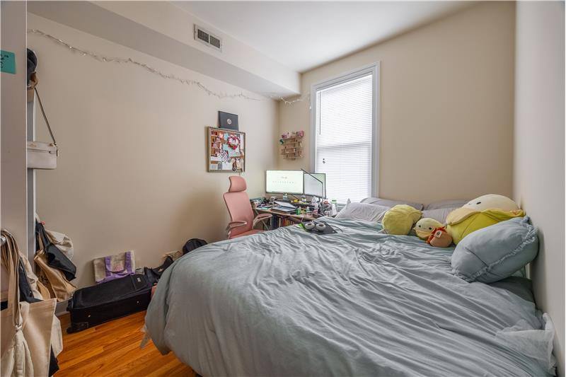 Apartment for rent at 1738 W Altgeld #1R, Chicago, IL 60614