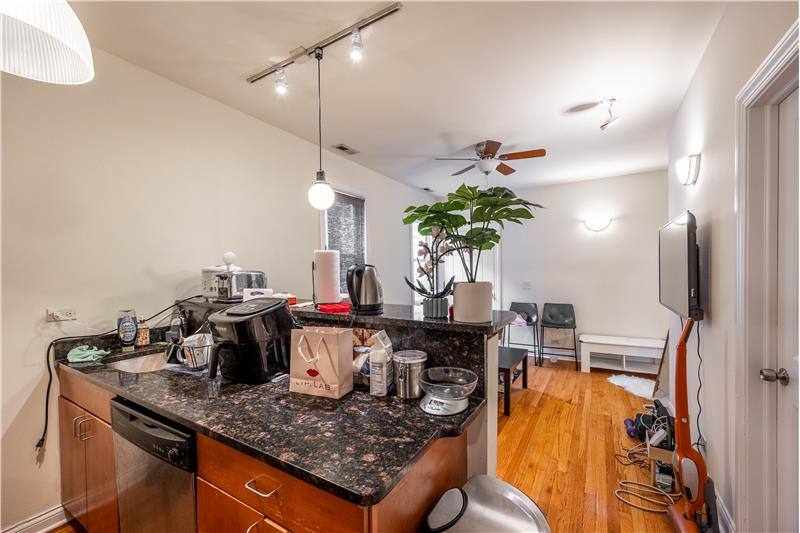 Apartment for rent at 1738 W Altgeld #1R, Chicago, IL 60614