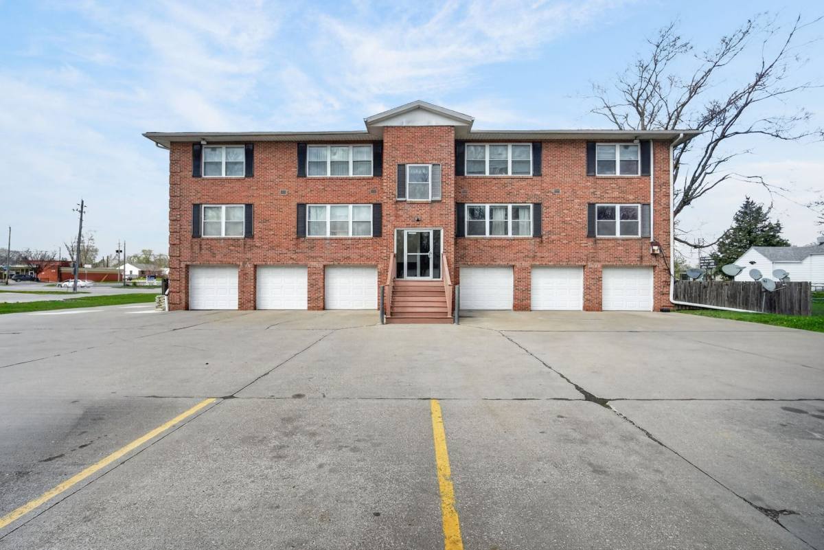 Apartment for rent at 5616 Hickman Rd, Des Moines, IA 50310