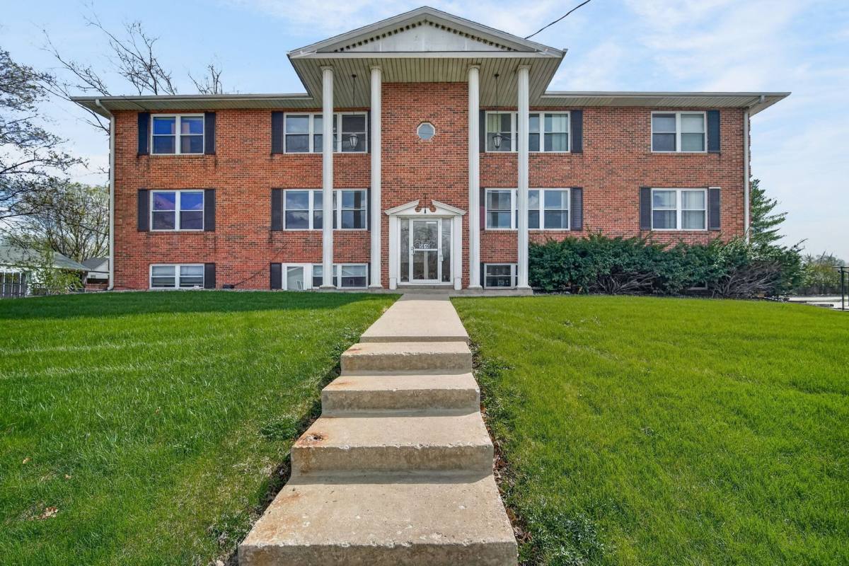 Apartment for rent at 5616 Hickman Rd, Des Moines, IA 50310