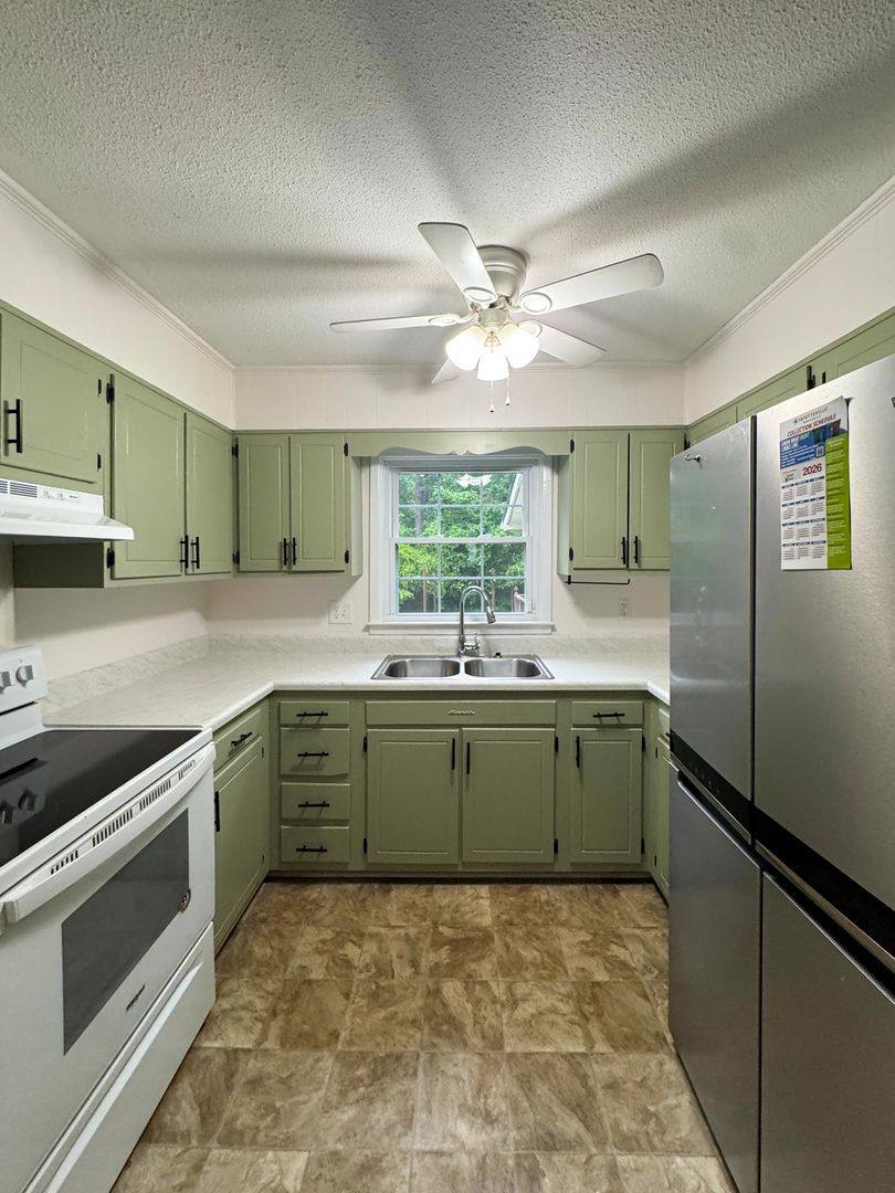 House for rent at 726 Dandridge Dr, Fayetteville, NC 28303