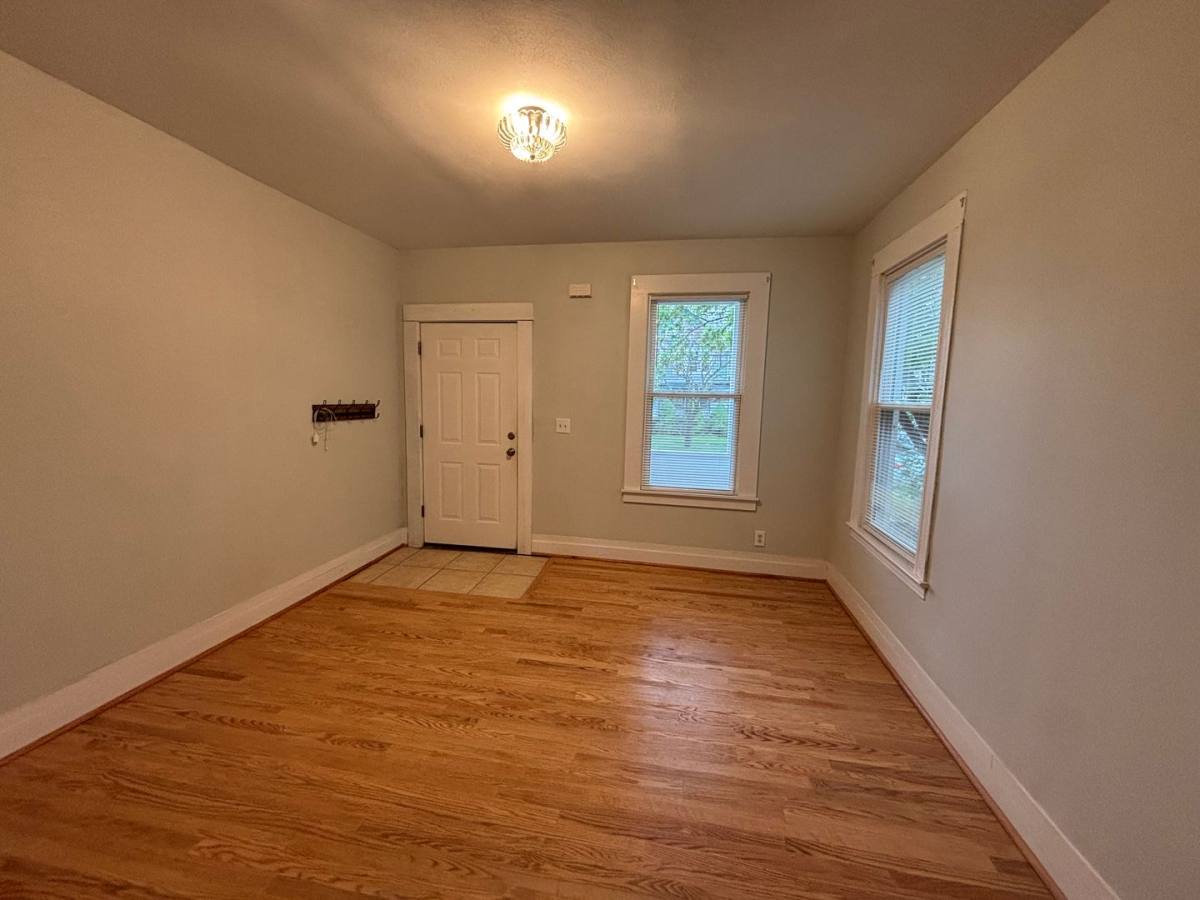 Apartment for rent at 117-119 Whittier Ave, Syracuse, NY 13204