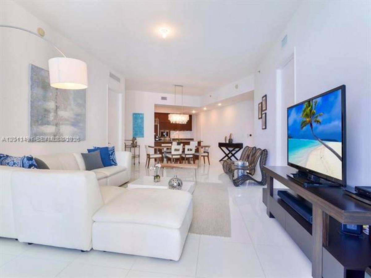 Apartment for rent at 15811 Collins Ave, North Miami Beach, FL 33160