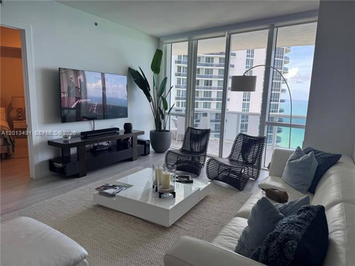 Apartment for rent at 15811 Collins Ave, North Miami Beach, FL 33160