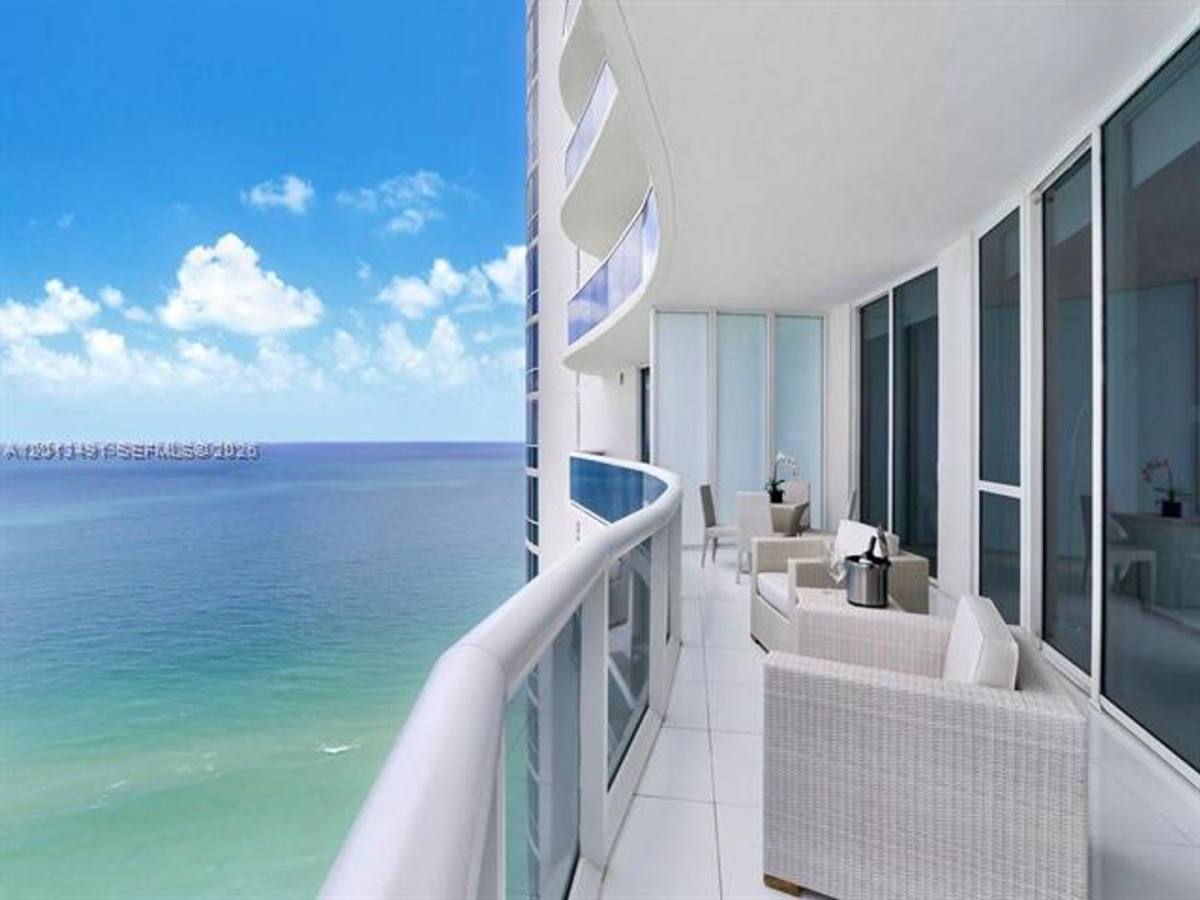 Apartment for rent at 15811 Collins Ave, North Miami Beach, FL 33160