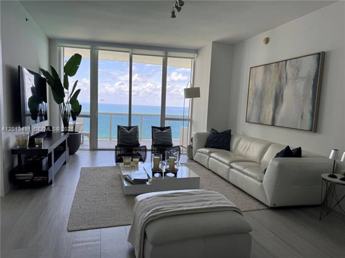 Apartment for rent at 15811 Collins Ave, North Miami Beach, FL 33160