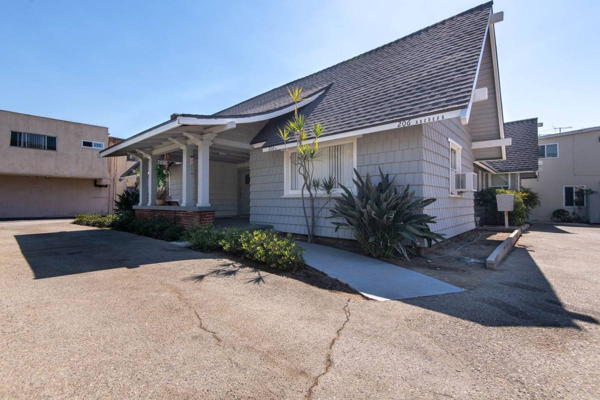 Apartment for rent at 200-206 W Maple St, Glendale, CA 91204