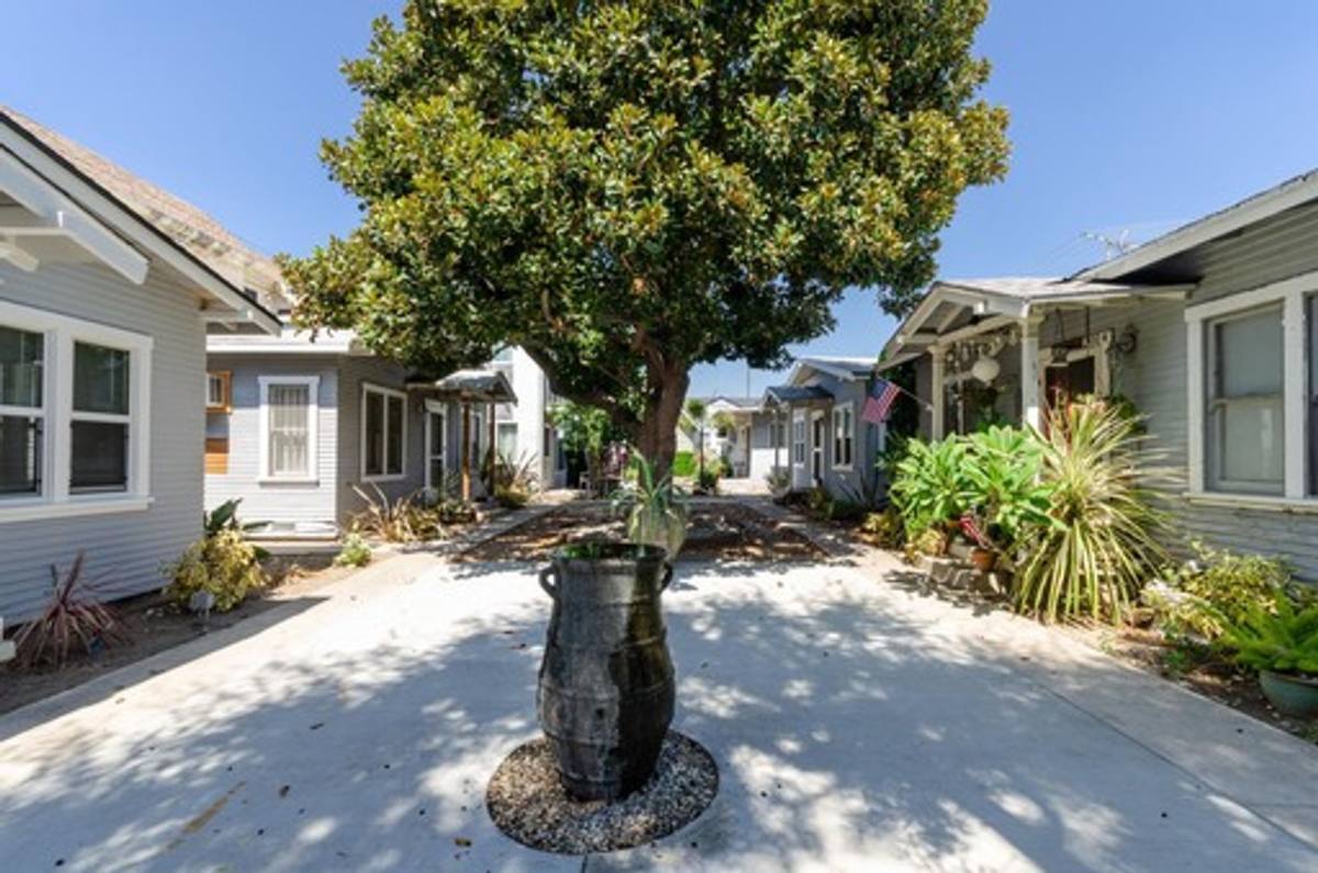 Apartment for rent at 200-206 W Maple St, Glendale, CA 91204