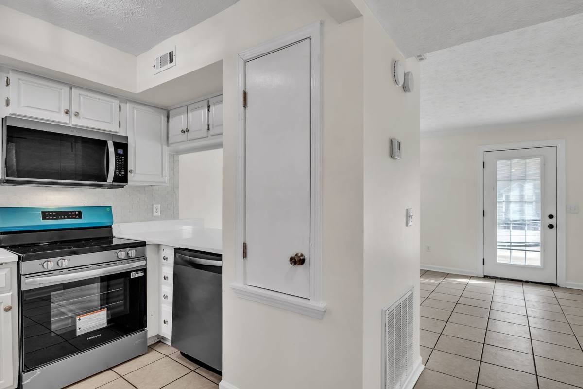 Apartment for rent at 1056 N Montgomery St, Starkville, MS 39759