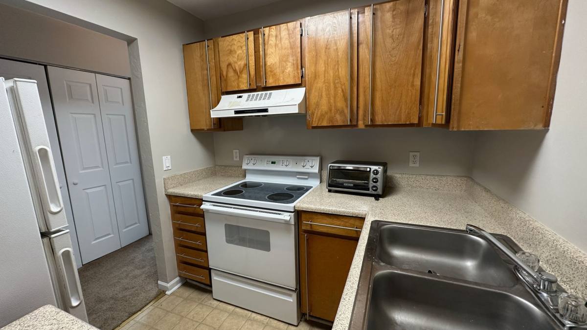Townhouse for rent at 1317 Airport Dr, Tallahassee, FL 32304