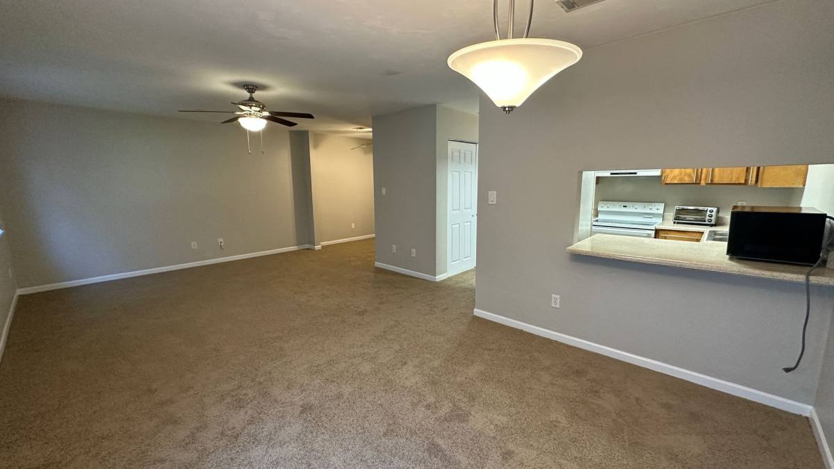 Townhouse for rent at 1317 Airport Dr, Tallahassee, FL 32304