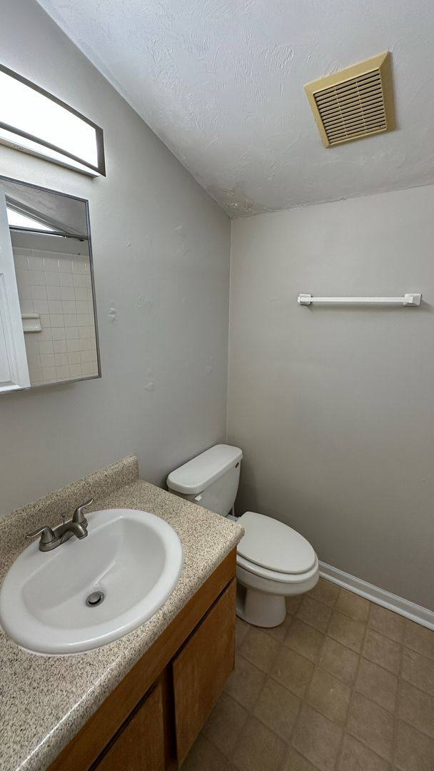 Townhouse for rent at 1317 Airport Dr, Tallahassee, FL 32304