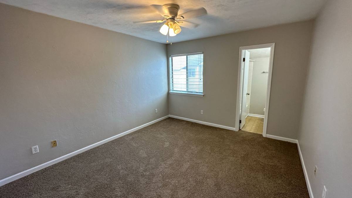 Townhouse for rent at 1317 Airport Dr, Tallahassee, FL 32304