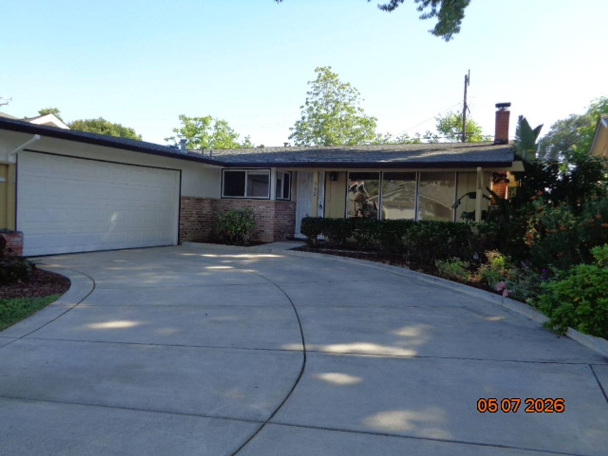 House for rent at 449 Azalea Dr, Vacaville, CA 95688