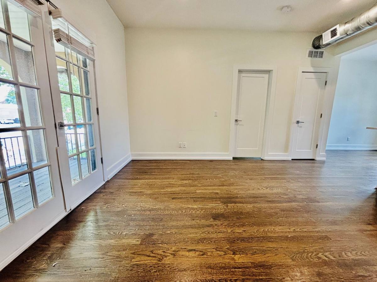 Apartment for rent at 4311-4325 Roanoke Parkway, Kansas City, MO 64111