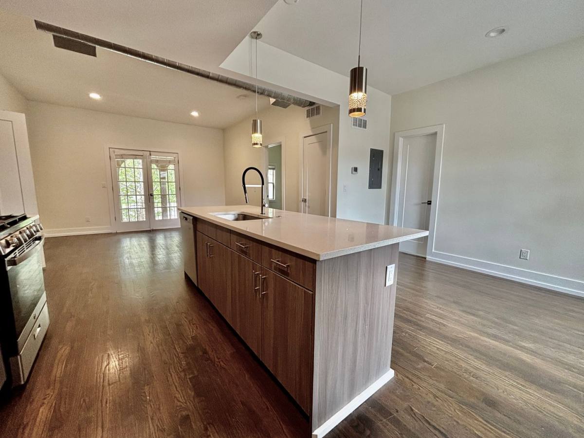 Apartment for rent at 4311-4325 Roanoke Parkway, Kansas City, MO 64111