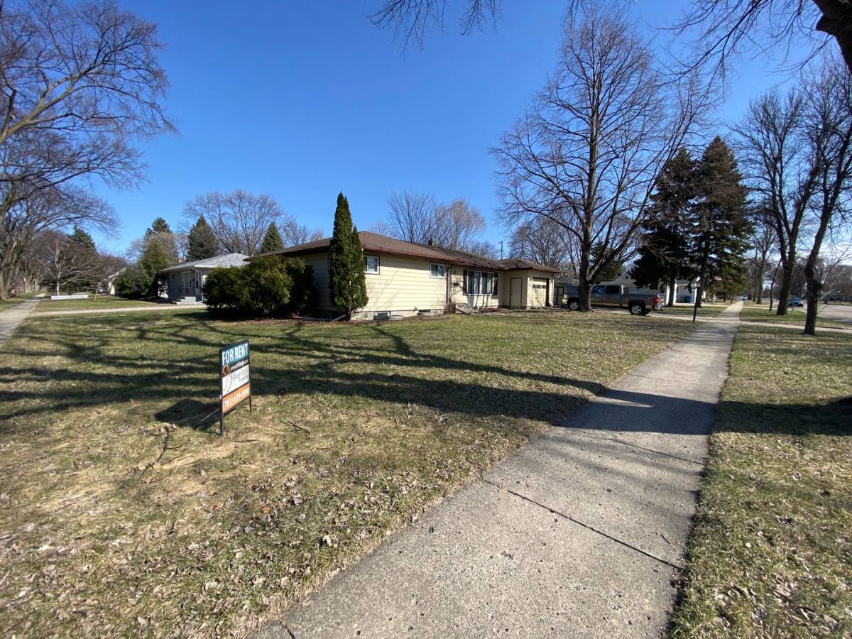 1606 13th St S, Moorhead, MN 56560
