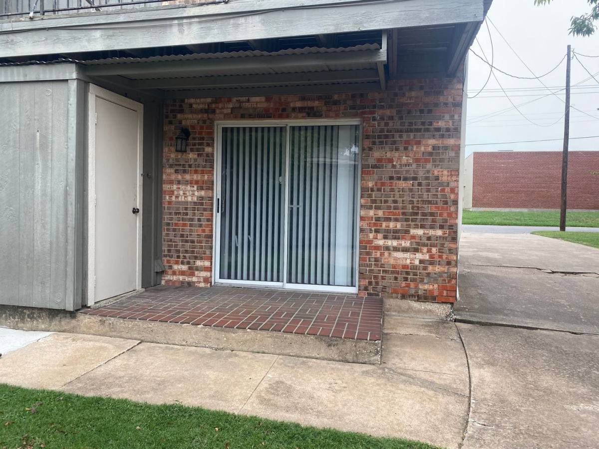 Apartment for rent at 110-112 Fairview St, Sherman, TX 75092