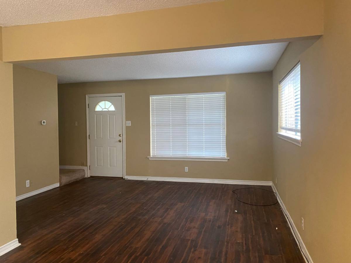 Apartment for rent at 110-112 Fairview St, Sherman, TX 75092