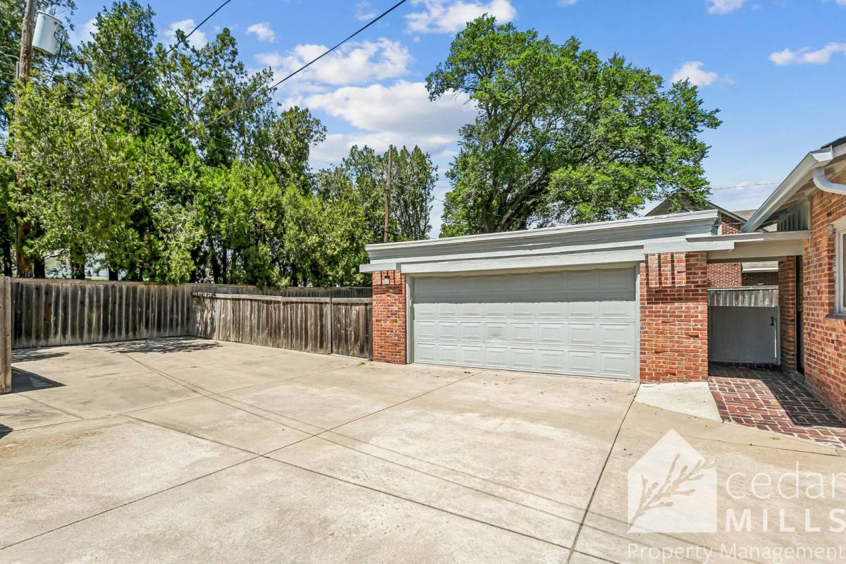 House for rent at 125 S Oakwood, Wichita, KS 67218