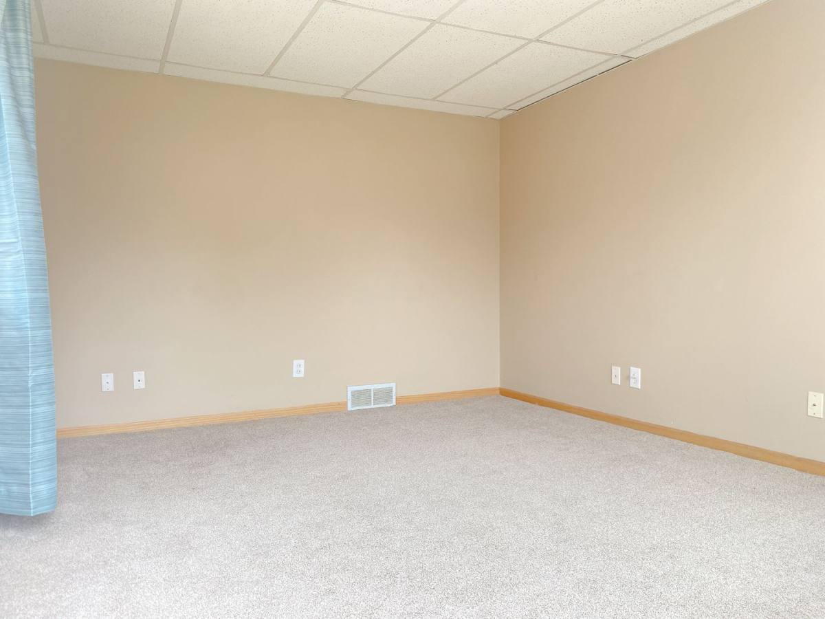 Apartment for rent at 6913-6915 S 39th Ave, Bellevue, NE 68147