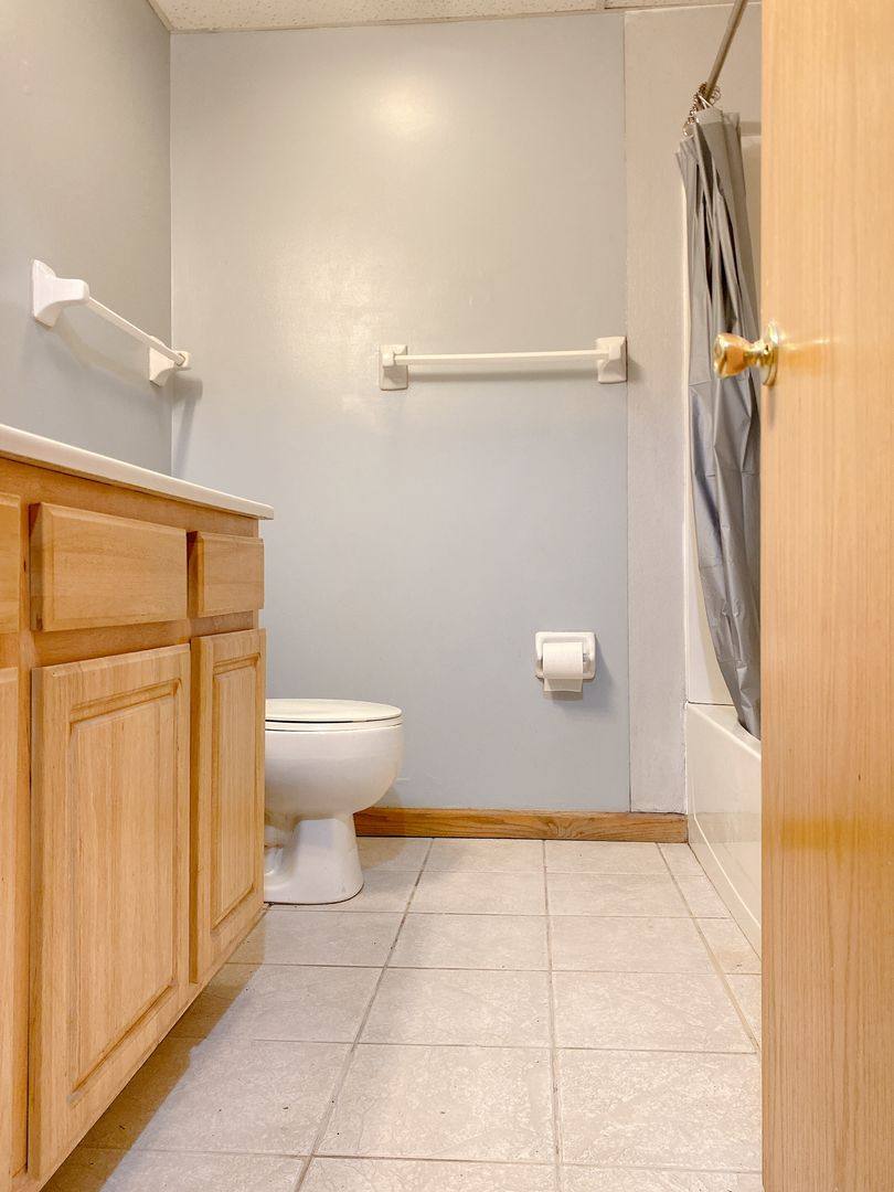 Apartment for rent at 6913-6915 S 39th Ave, Bellevue, NE 68147