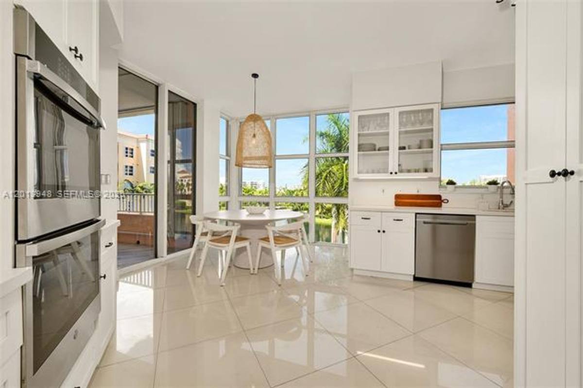 Apartment for rent at 733 Crandon Blvd, Key Biscayne, FL 33149