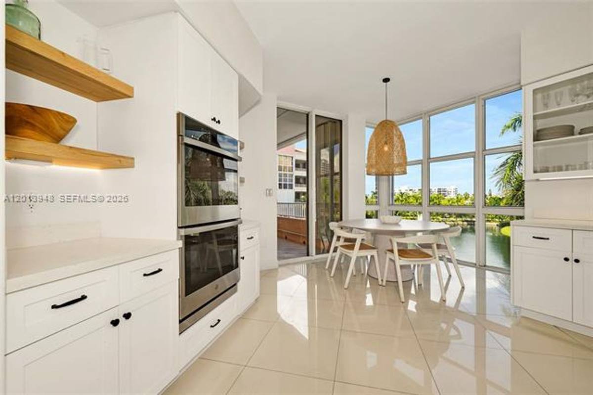 Apartment for rent at 733 Crandon Blvd, Key Biscayne, FL 33149