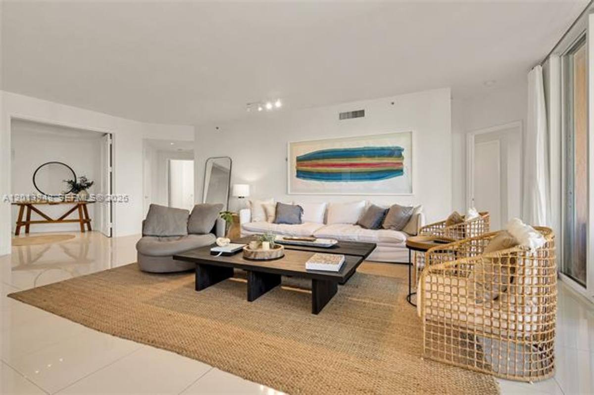 Apartment for rent at 733 Crandon Blvd, Key Biscayne, FL 33149