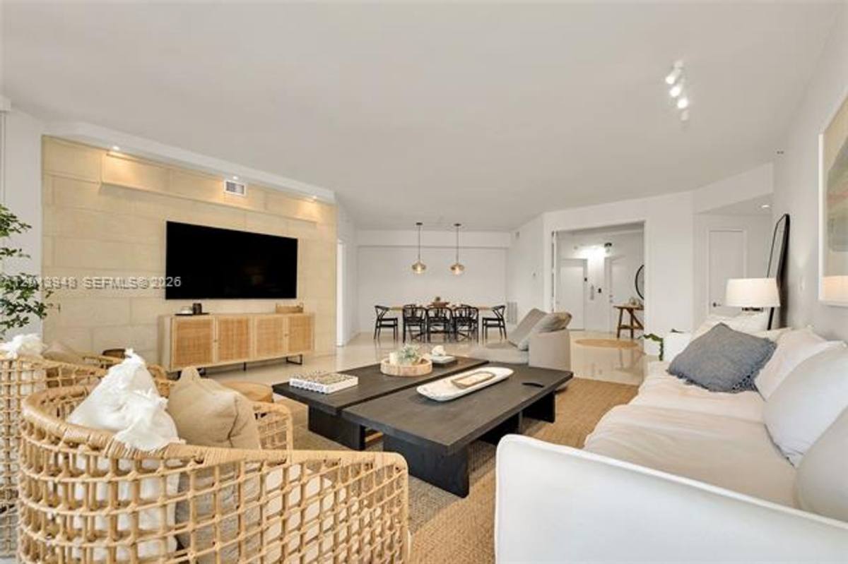 Apartment for rent at 733 Crandon Blvd, Key Biscayne, FL 33149