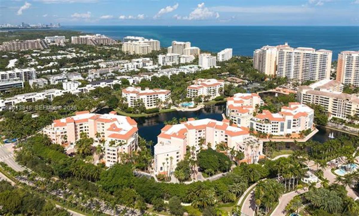 Apartment for rent at 733 Crandon Blvd, Key Biscayne, FL 33149
