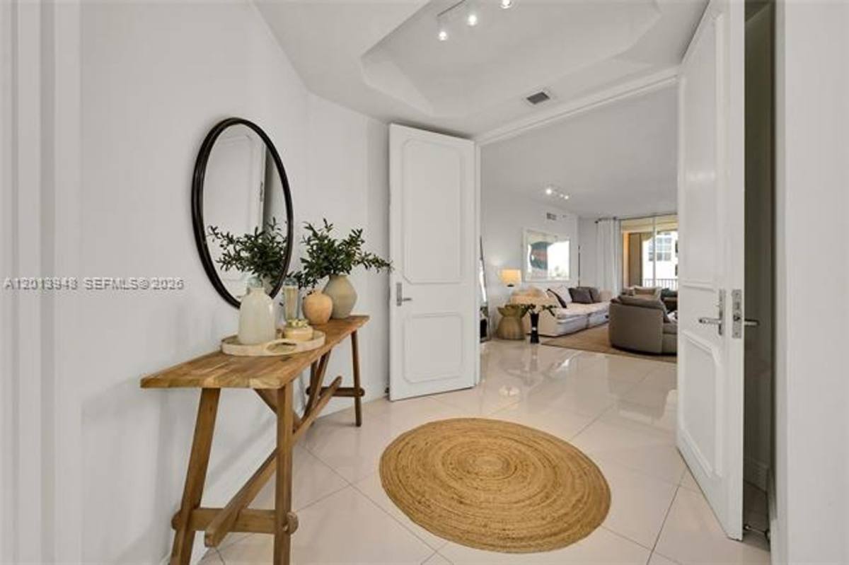 Apartment for rent at 733 Crandon Blvd, Key Biscayne, FL 33149