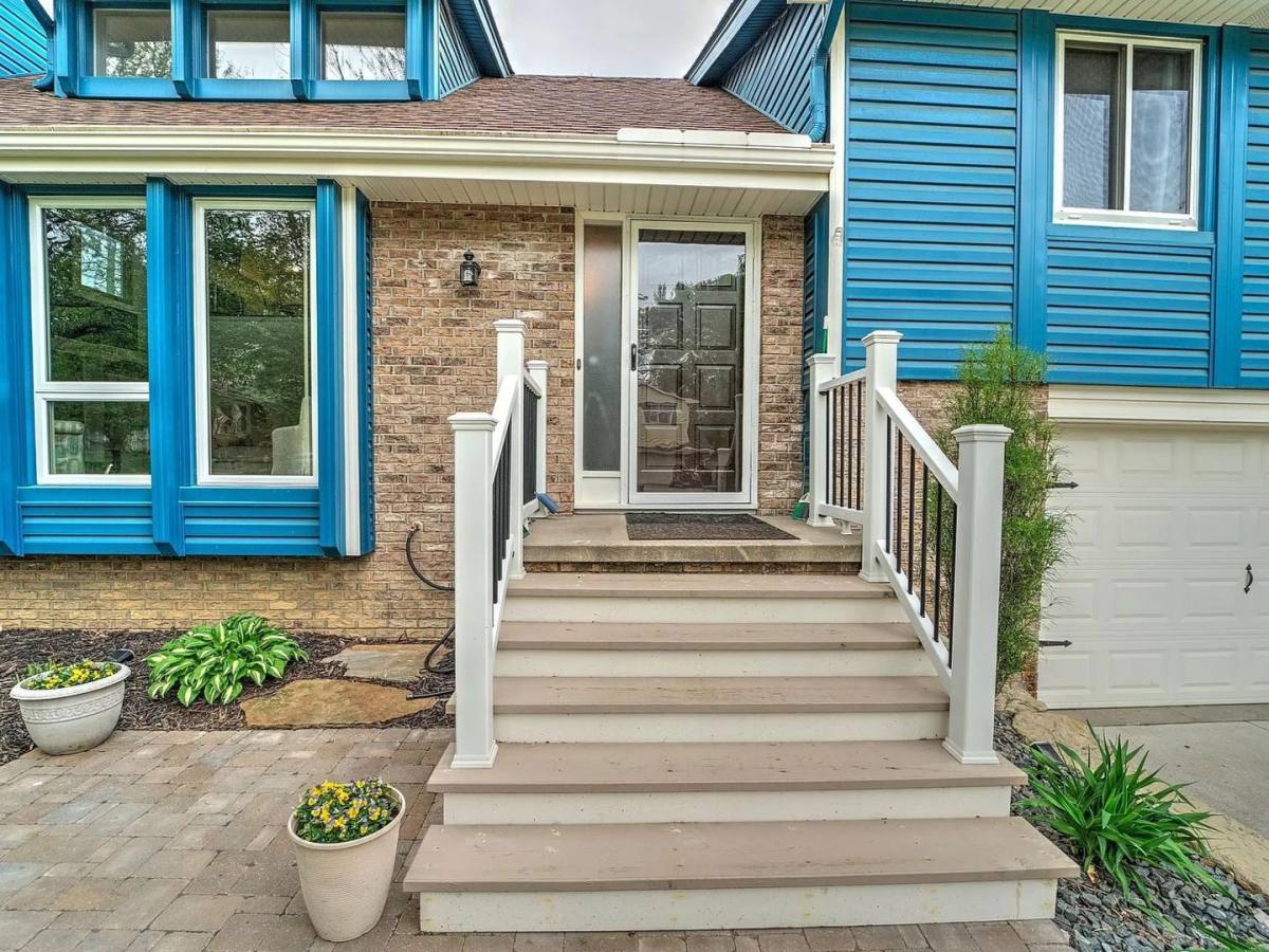 House for rent at 1329 Scott Rd, Papillion, NE 68046