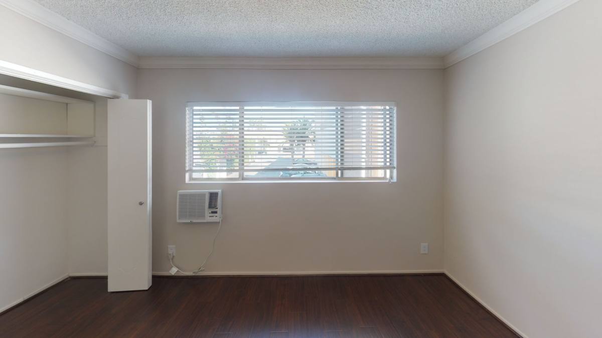 Apartment for rent at 924 N Hayworth Ave, Los Angeles, CA 90046