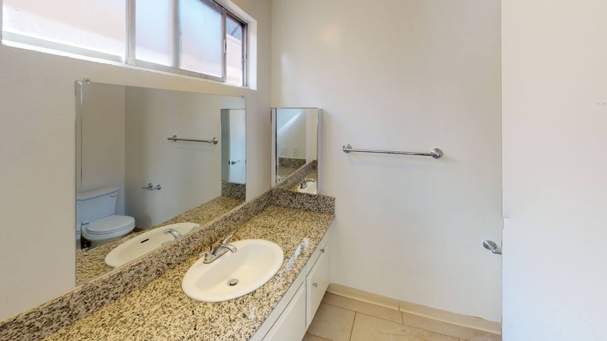 Apartment for rent at 924 N Hayworth Ave, Los Angeles, CA 90046