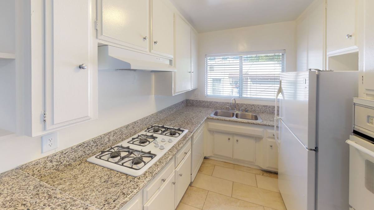 Apartment for rent at 924 N Hayworth Ave, Los Angeles, CA 90046