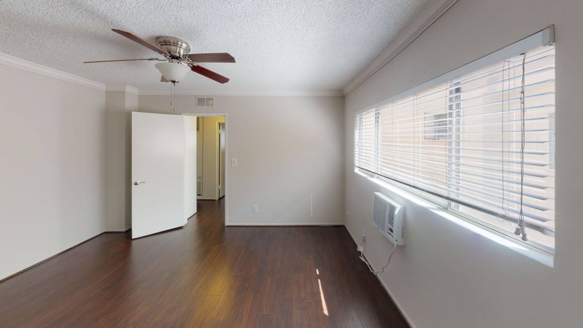 Apartment for rent at 924 N Hayworth Ave, Los Angeles, CA 90046