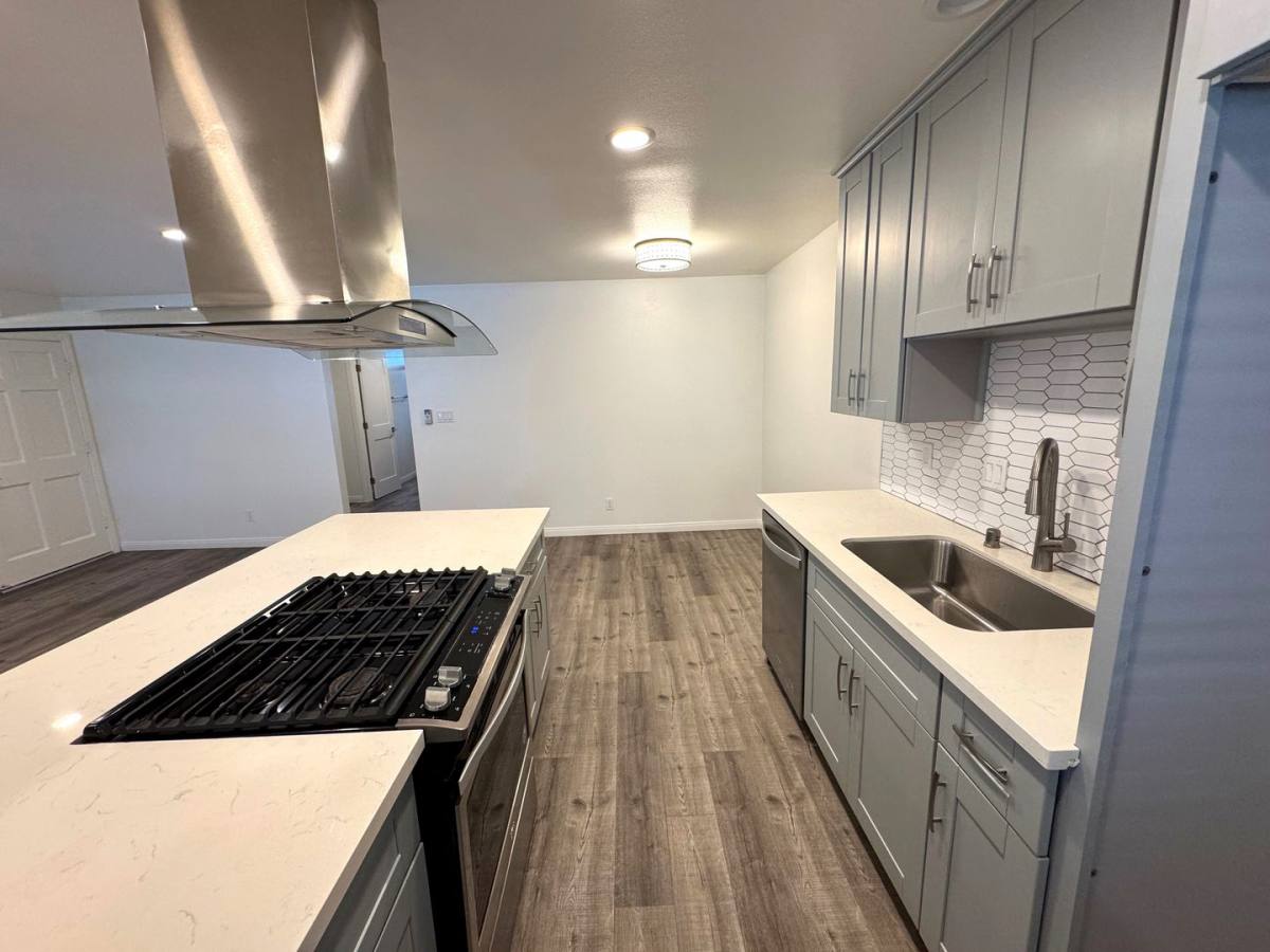 Apartment for rent at 3090 Channel Dr, Ventura, CA 93003